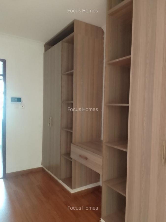 5 Bed Townhouse with En Suite in Lavington - 6