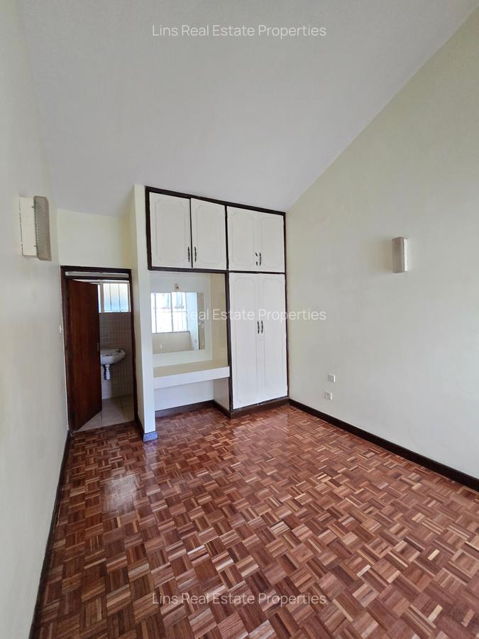 4 Bed Townhouse with En Suite in Spring Valley - 13