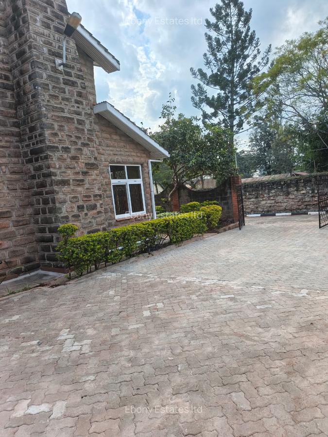 5 Bed Townhouse with En Suite in Lavington - 13