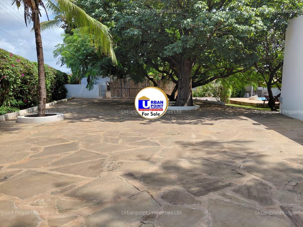 5 Bed Townhouse with En Suite in Malindi - 9