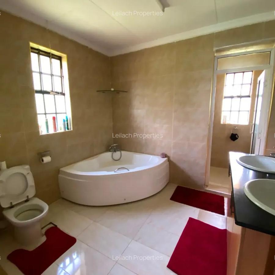 4 Bed House with En Suite in Runda - 3