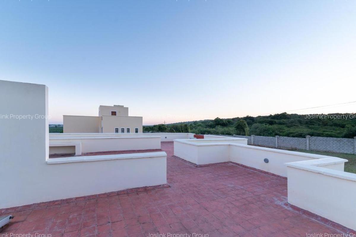 Serviced 3 Bed Apartment with En Suite in Mombasa CBD - 3