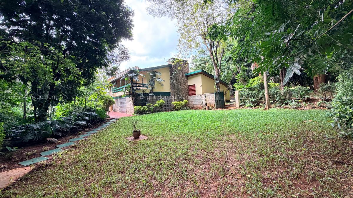 5 Bed House with En Suite in Lavington - 1