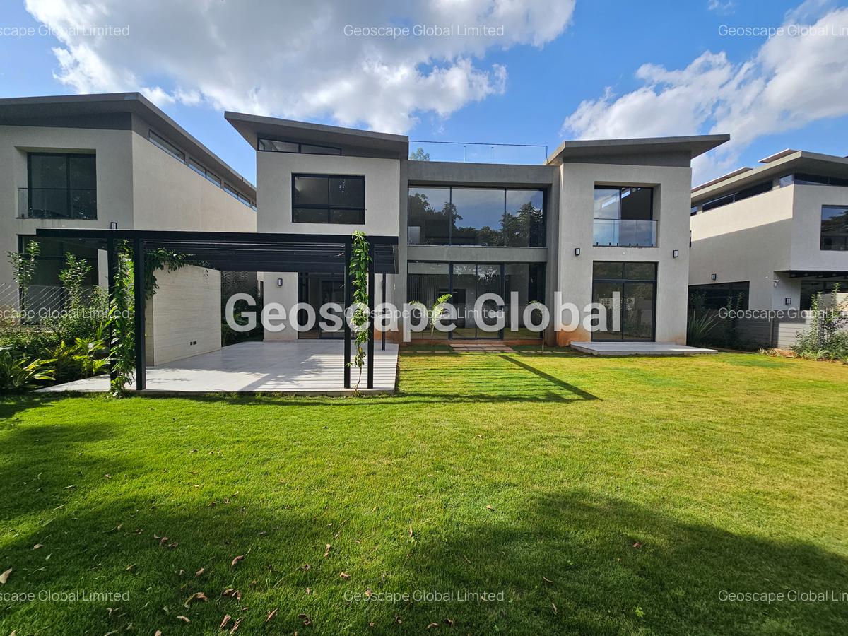 5 Bed House with En Suite in Runda - 12