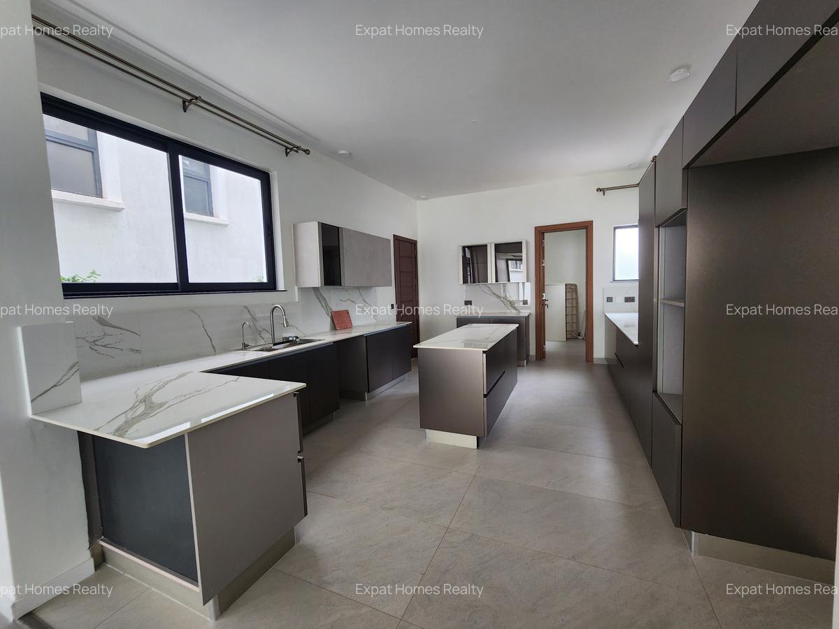 4 Bed Villa with En Suite in Lavington - 3