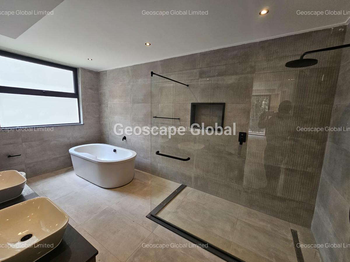 4 Bed Apartment with En Suite in Westlands Area - 12
