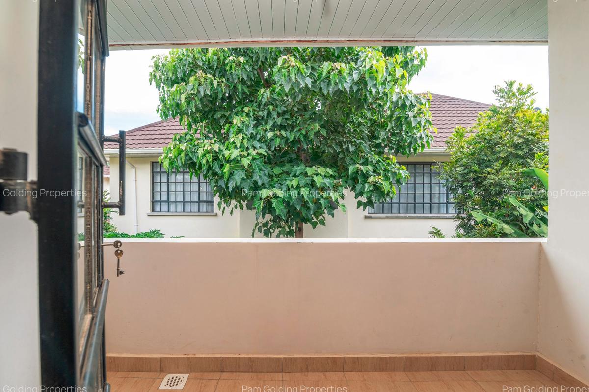 4 Bed Townhouse with En Suite at Queen Estate Road - 9