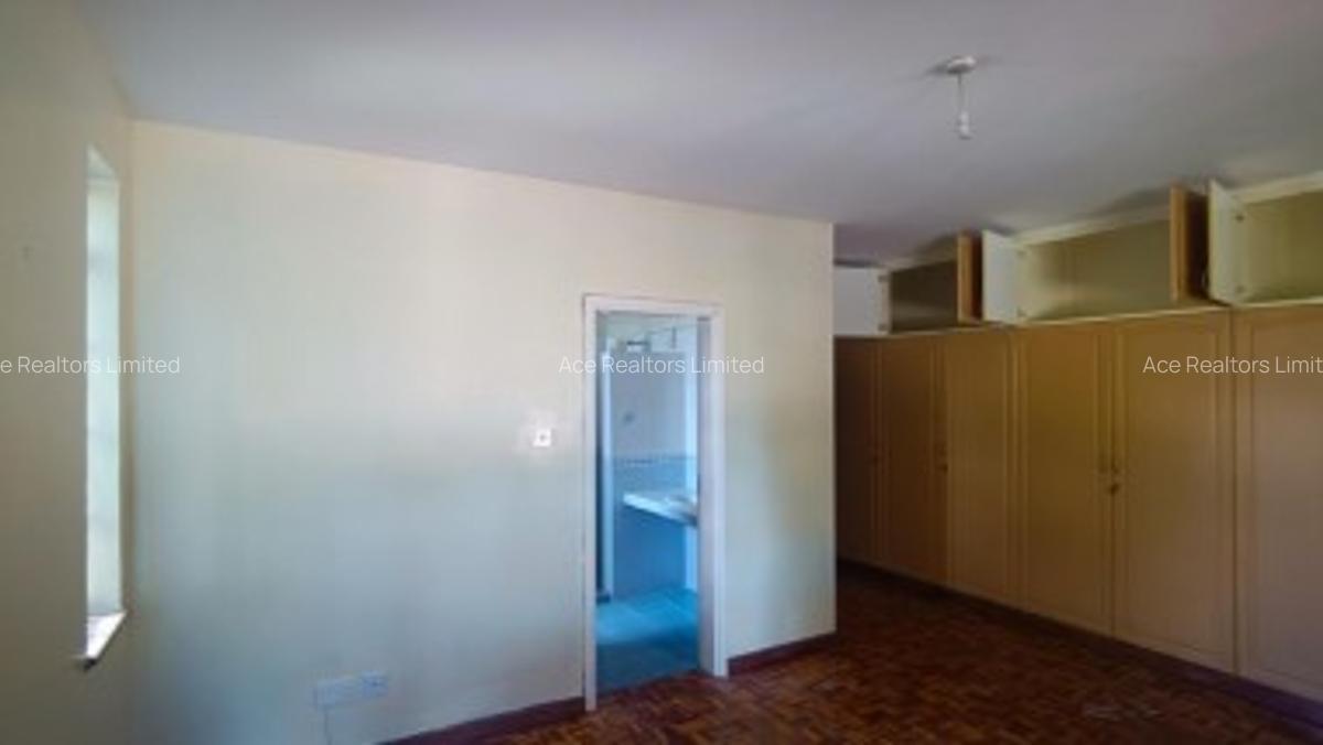 3 Bed Apartment with En Suite at Kaptei Garden - 13