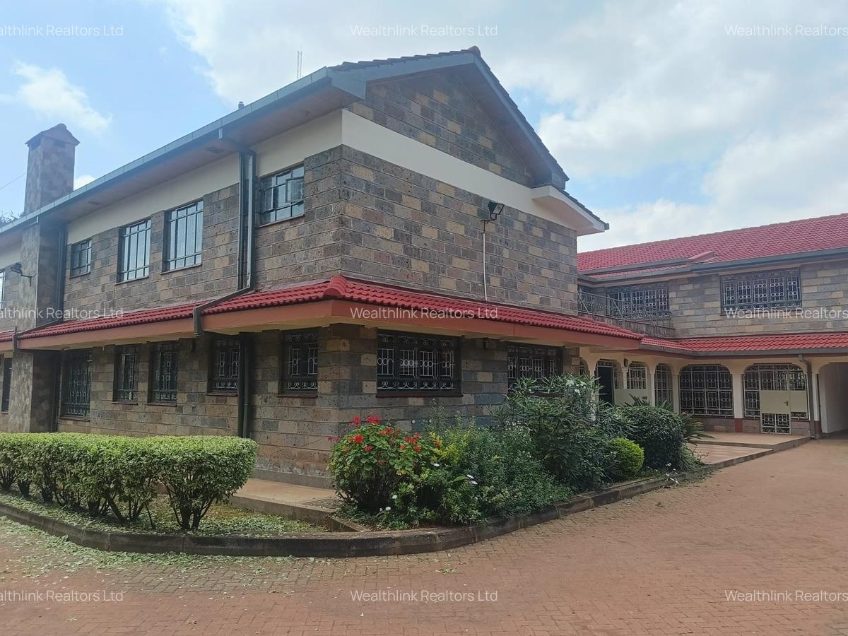5 Bed House with En Suite at Nyari - 9