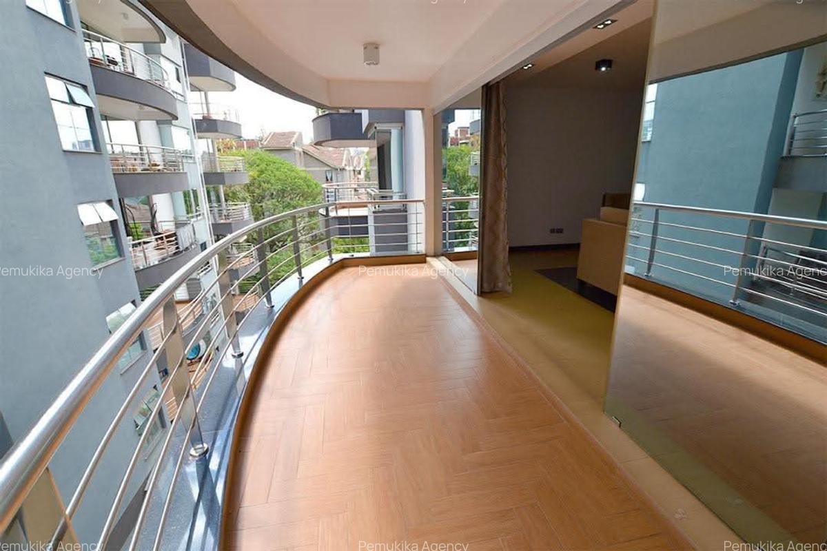 3 Bed Apartment with En Suite in Riverside - 1