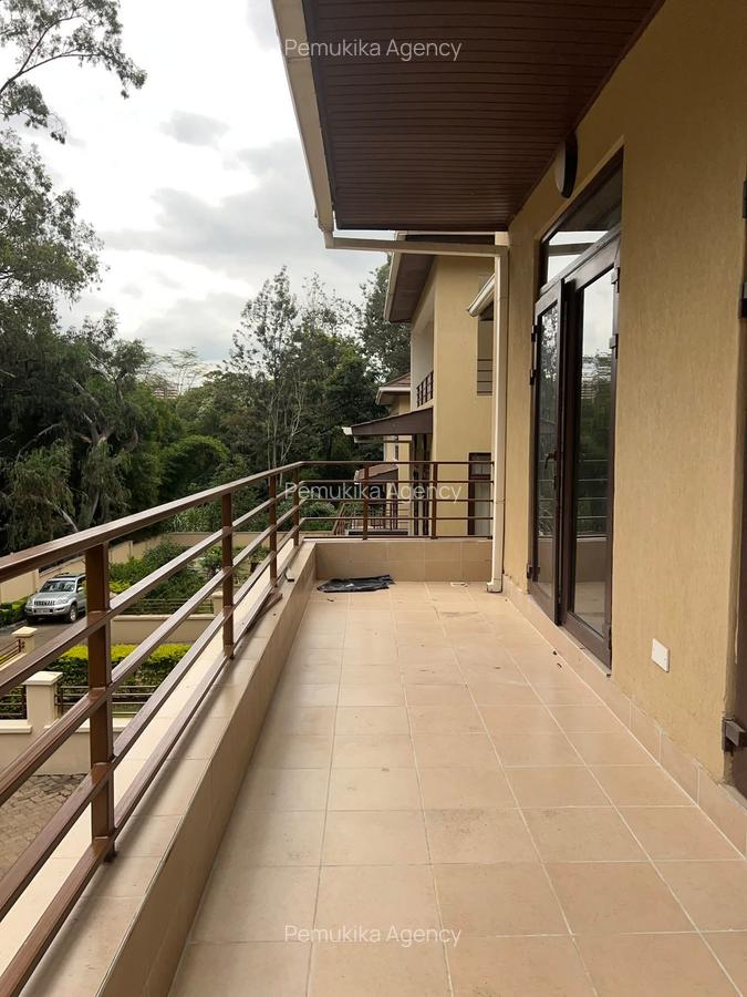 5 Bed Townhouse with En Suite in Lavington - 14