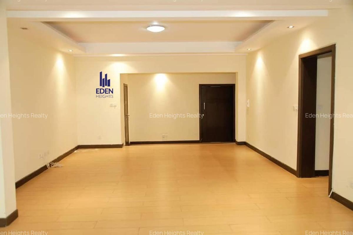 3 Bed Apartment with En Suite in Riverside - 3