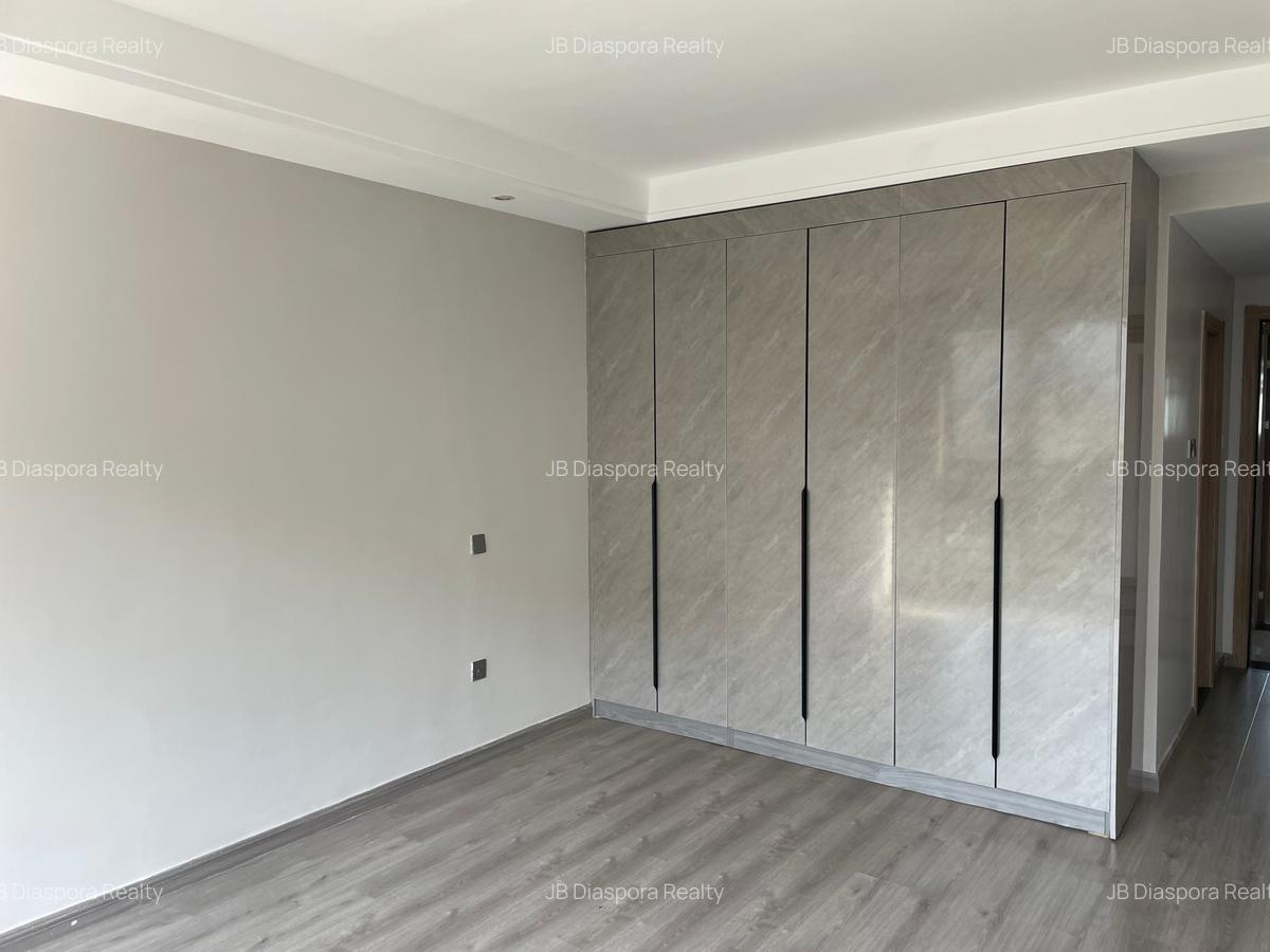 3 Bed Apartment with En Suite in Riverside - 6