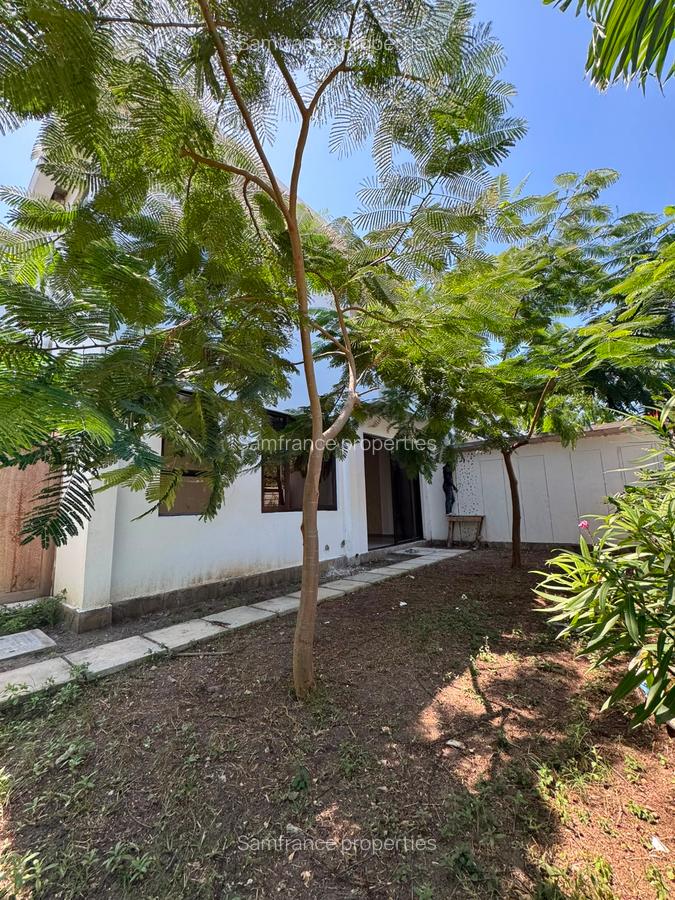 4 Bed Townhouse with En Suite at Lakers Road - 4