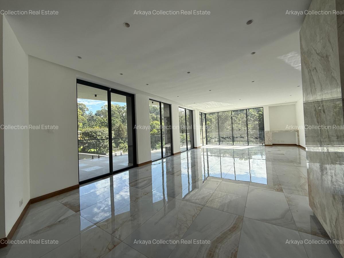 5 Bed House with En Suite in Nyari - 1