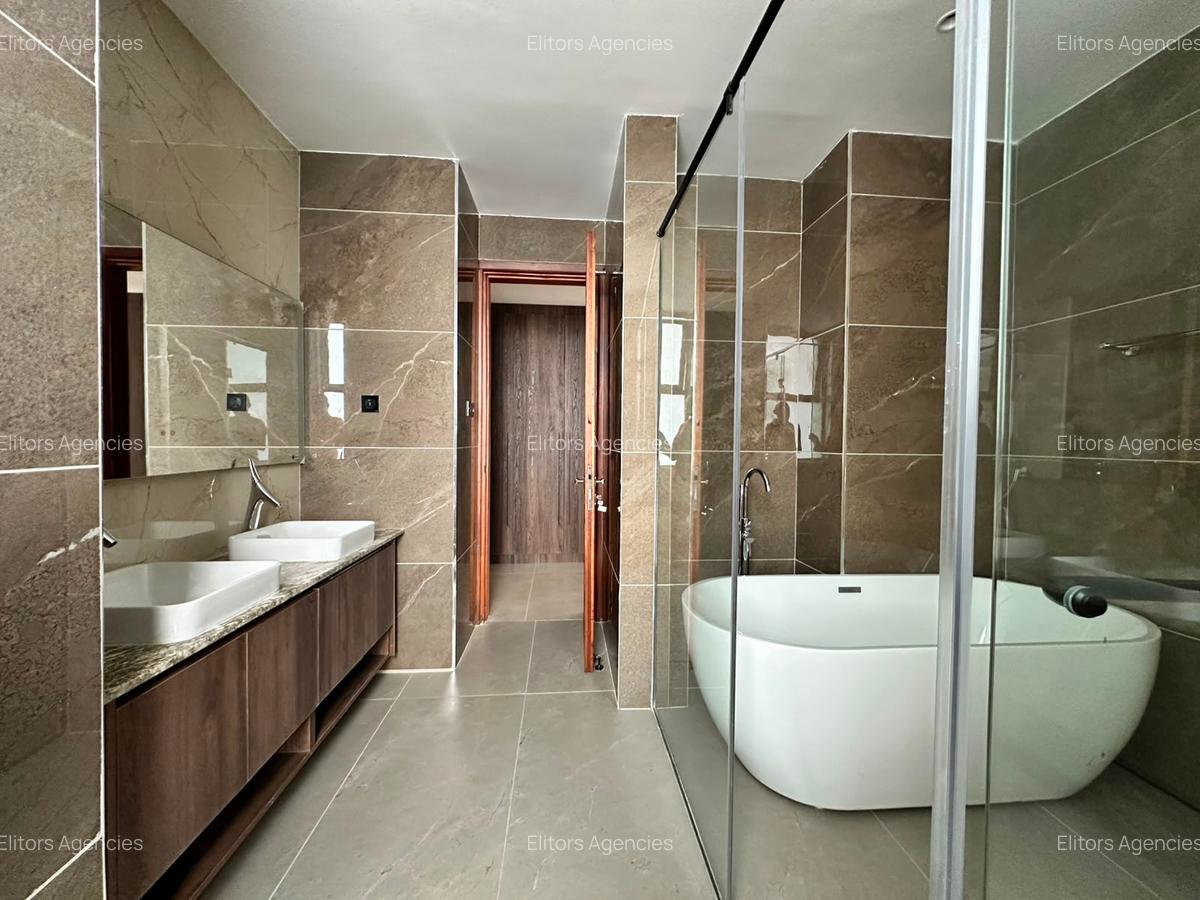 4 Bed Apartment with En Suite at Riverside Drive - 16