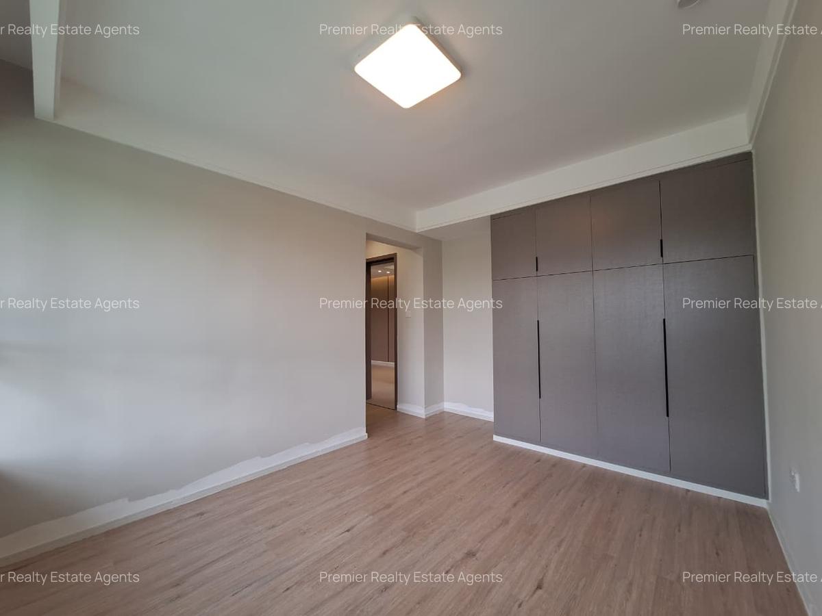 2 Bed Apartment with En Suite at Windsor - 8