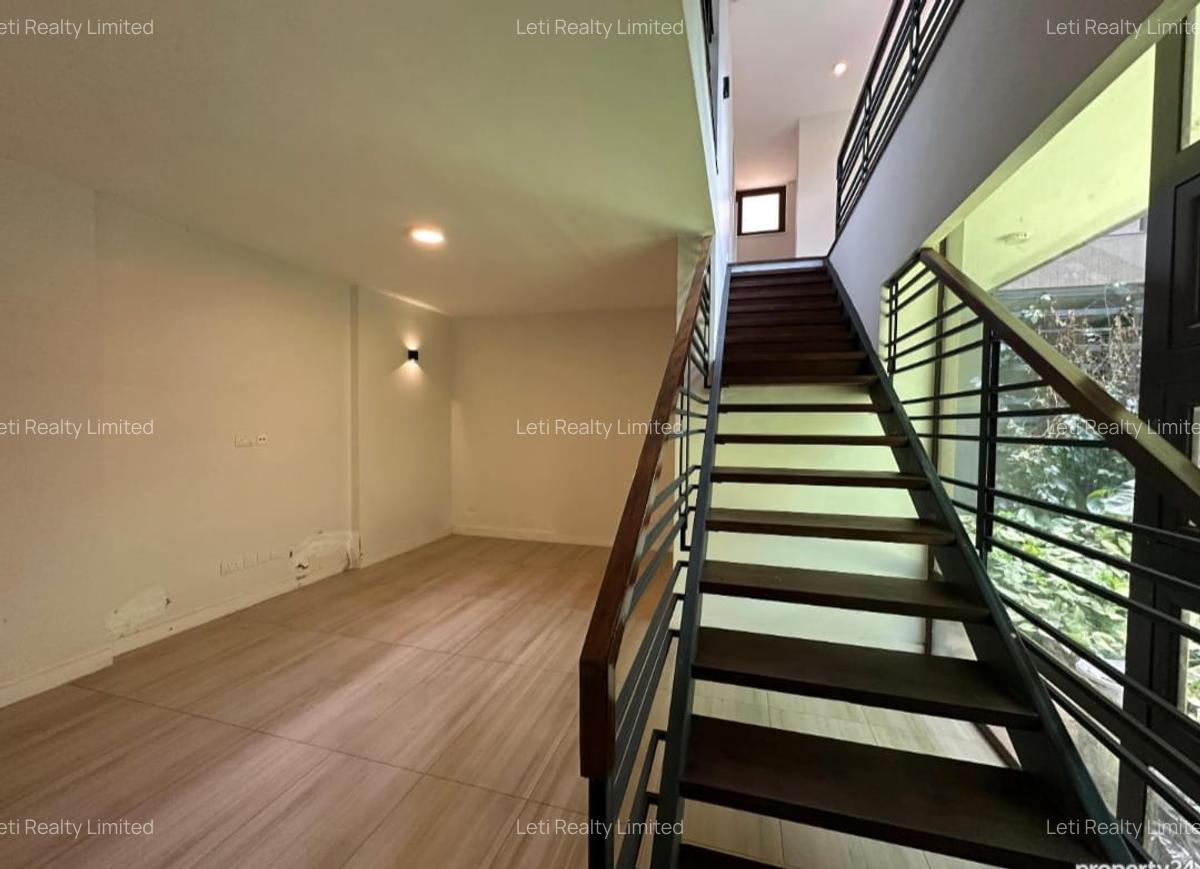 4 Bed Townhouse with En Suite in Lavington - 10