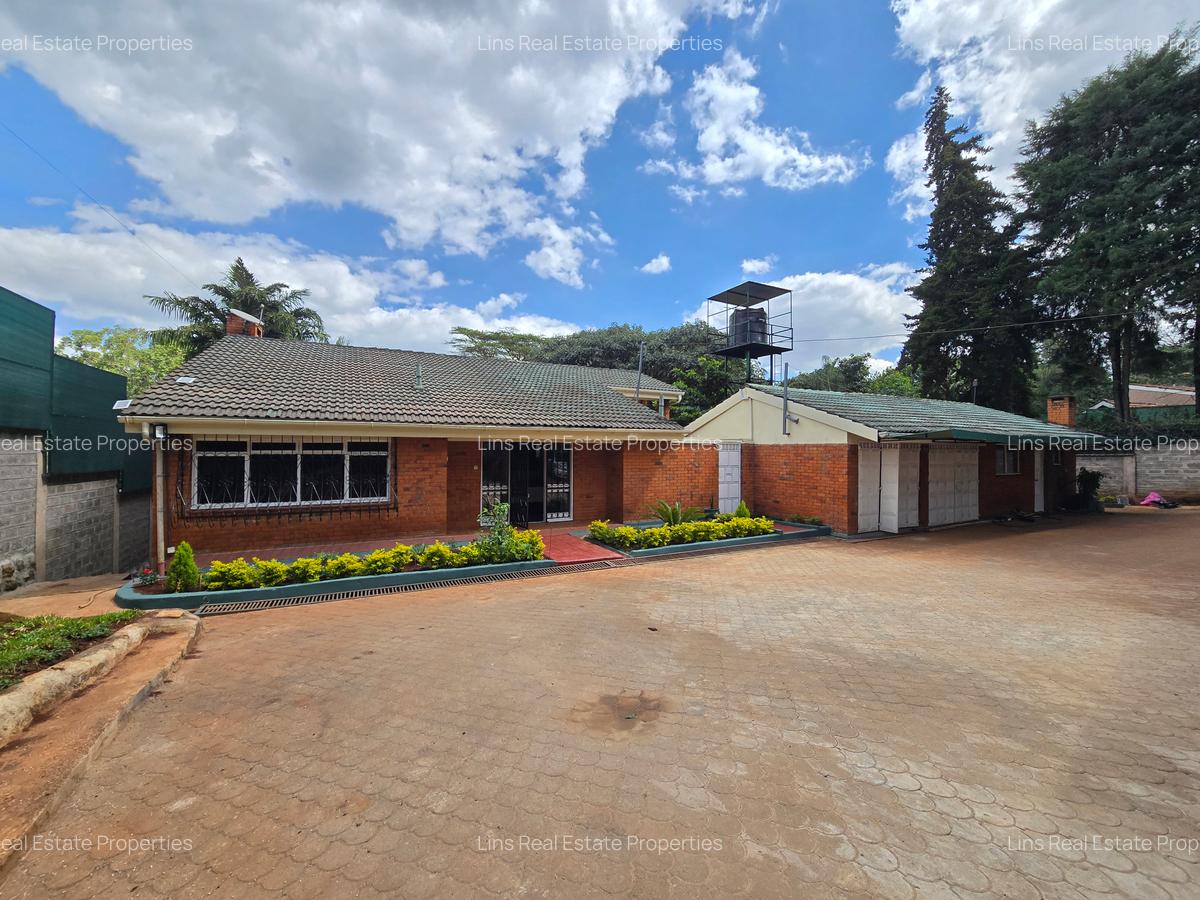 4 Bed House with En Suite in Runda - 1