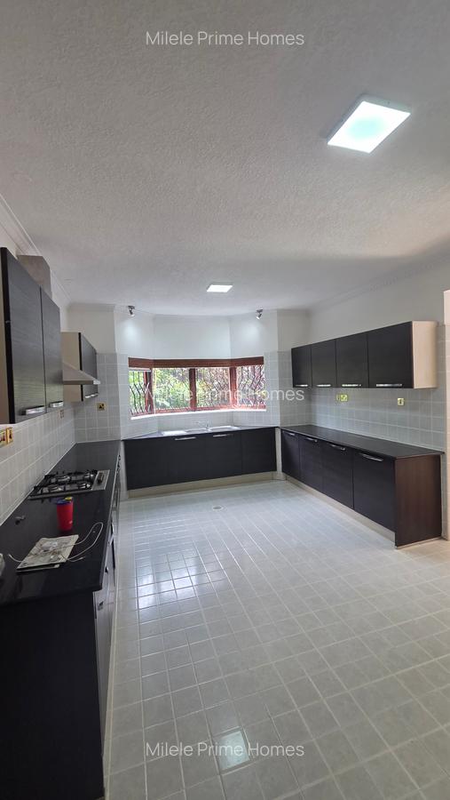 5 Bed Villa with En Suite at Mimosa Road - 11