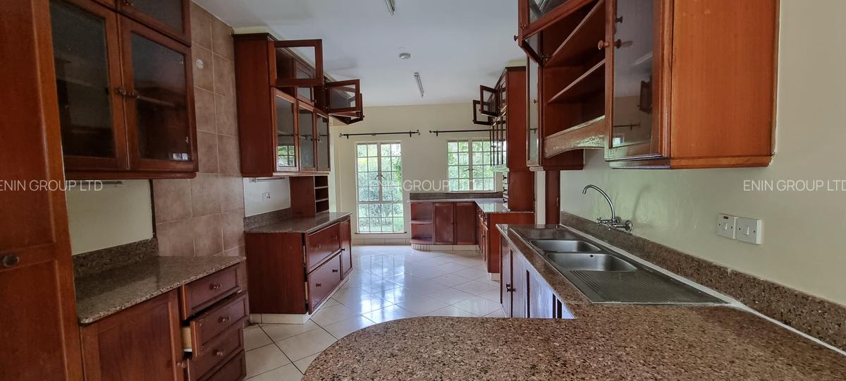 5 Bed Townhouse with En Suite at Lone Tree - 8
