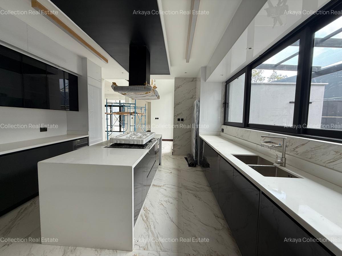 5 Bed House with En Suite in Nyari - 3
