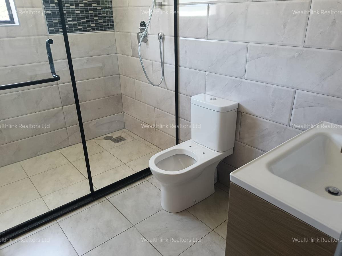 5 Bed House with En Suite at Garden Estate - 11