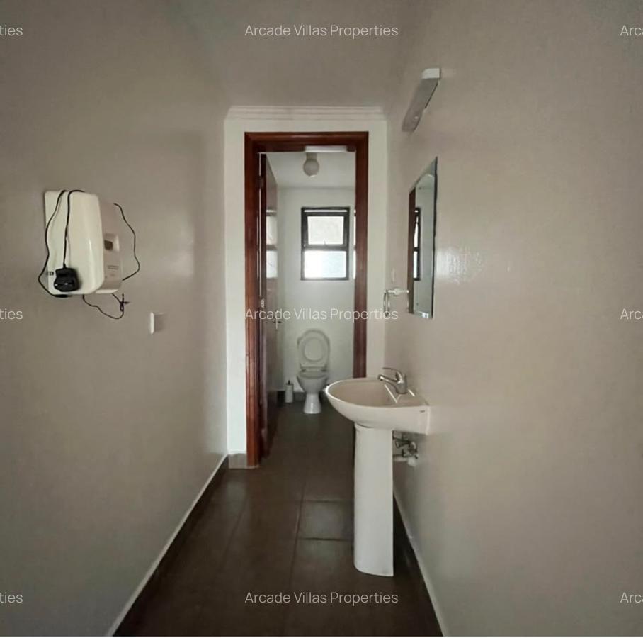 3 Bed Apartment with En Suite in Riverside - 10