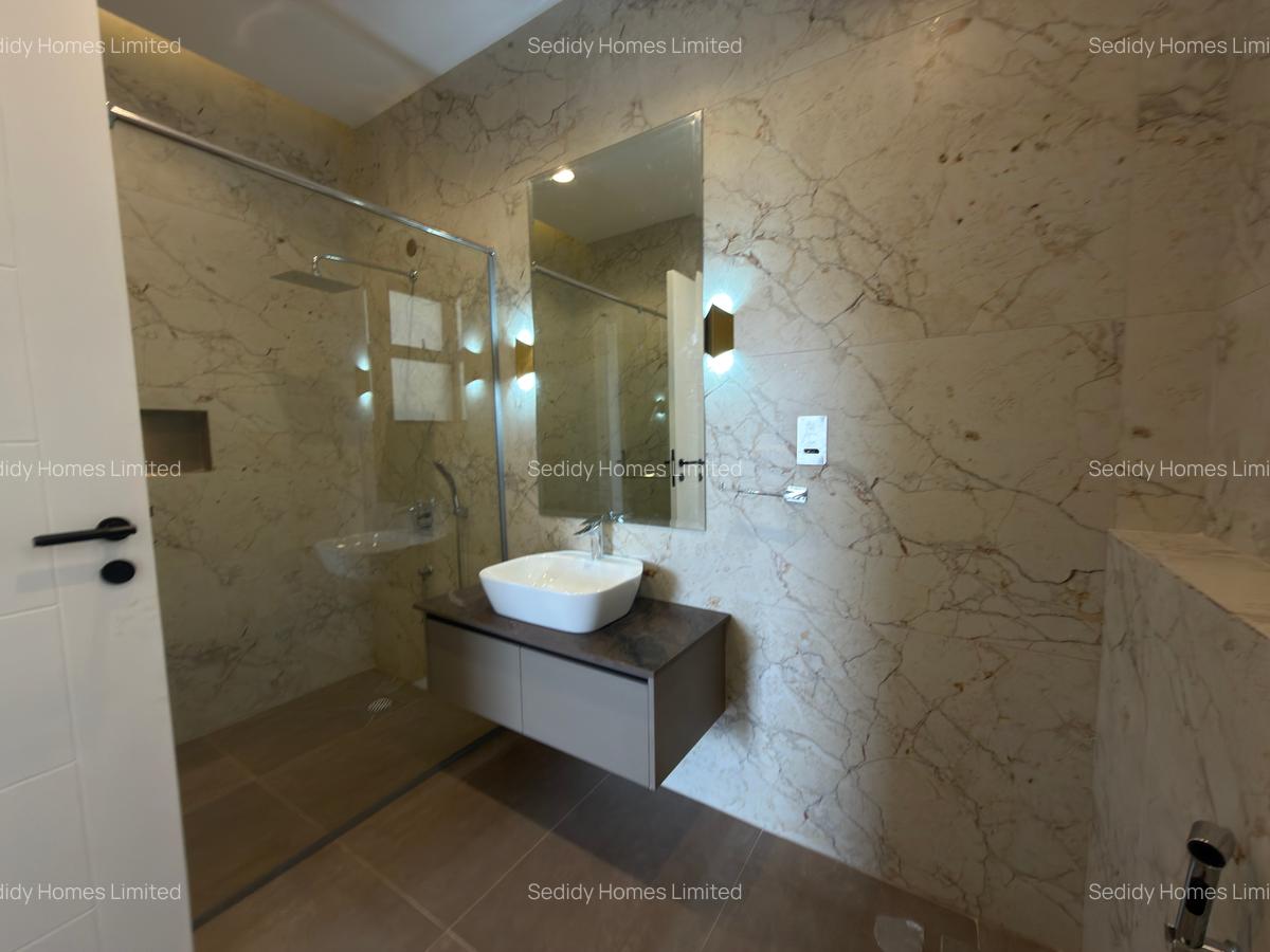 5 Bed Villa with En Suite in Lavington - 19
