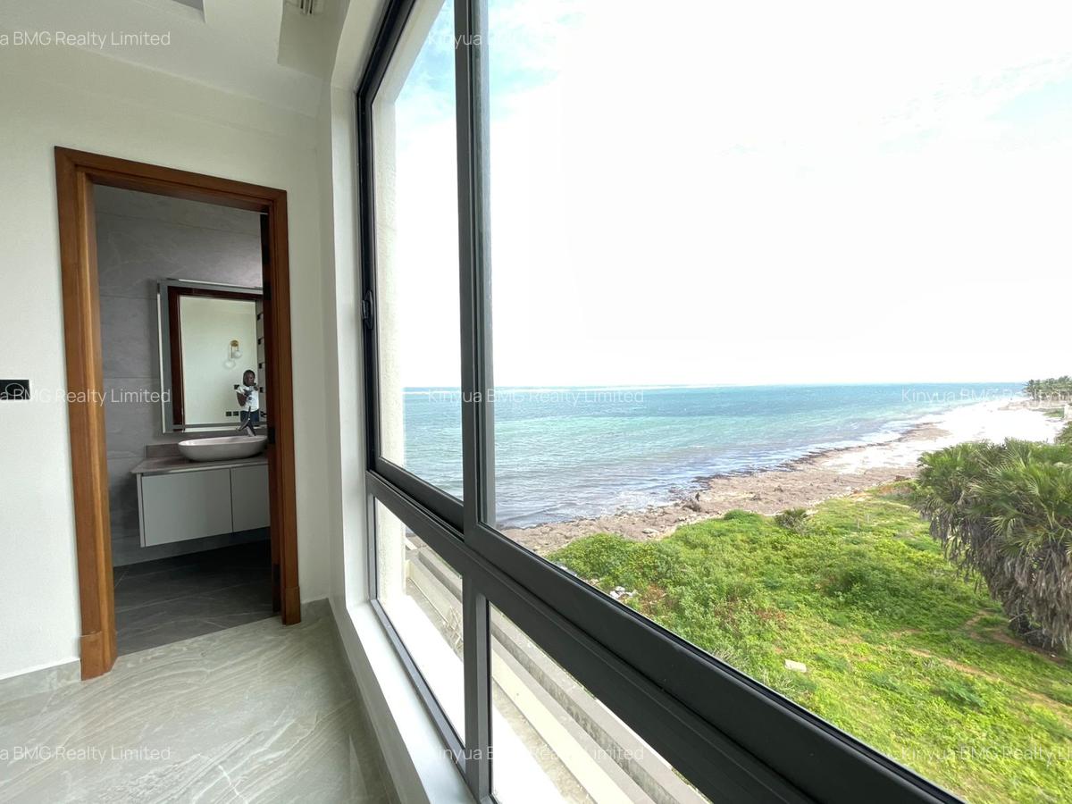 Serviced 2 Bed Apartment with En Suite in Nyali Area - 9