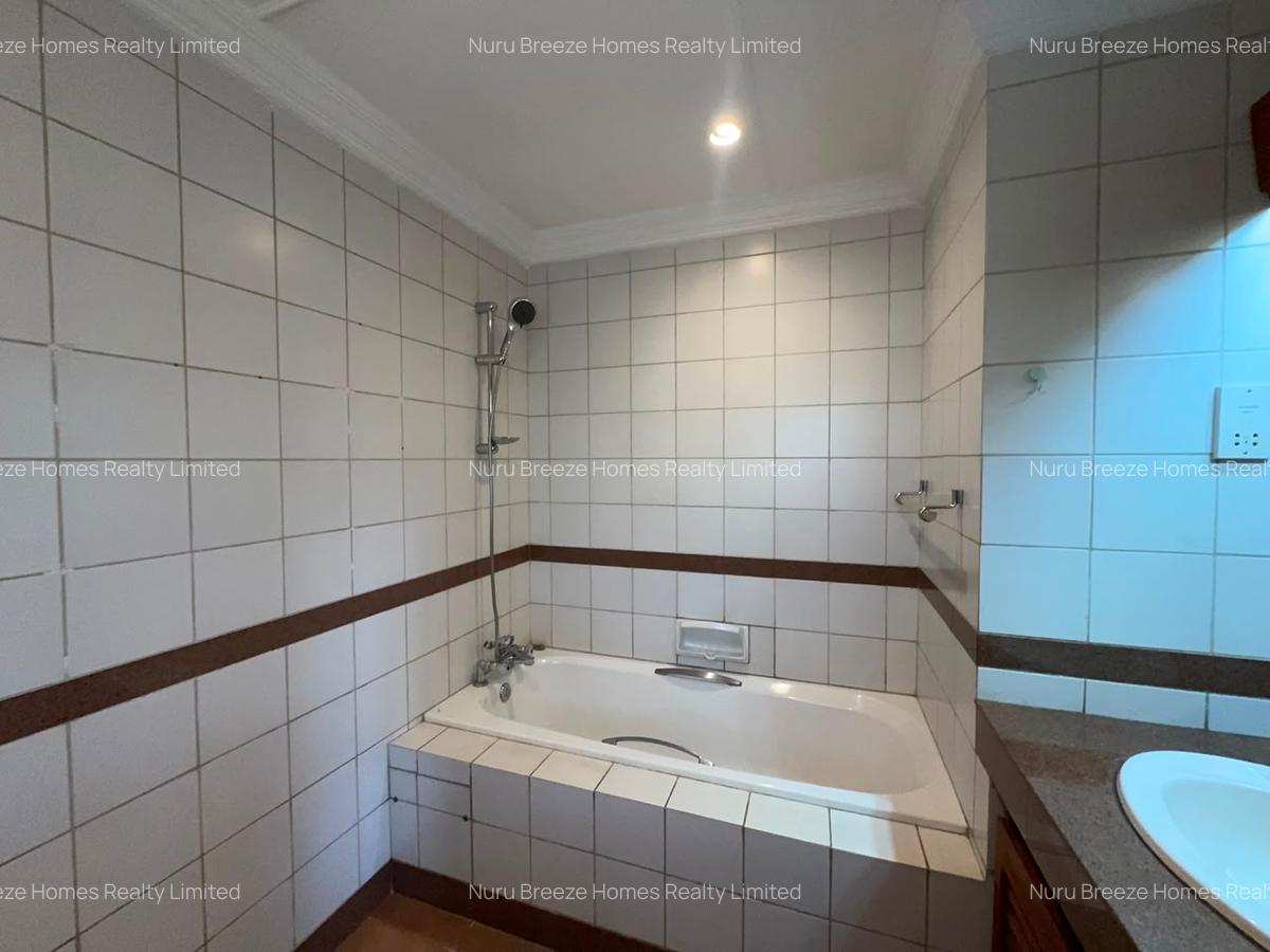 5 Bed Townhouse with En Suite in Runda - 18