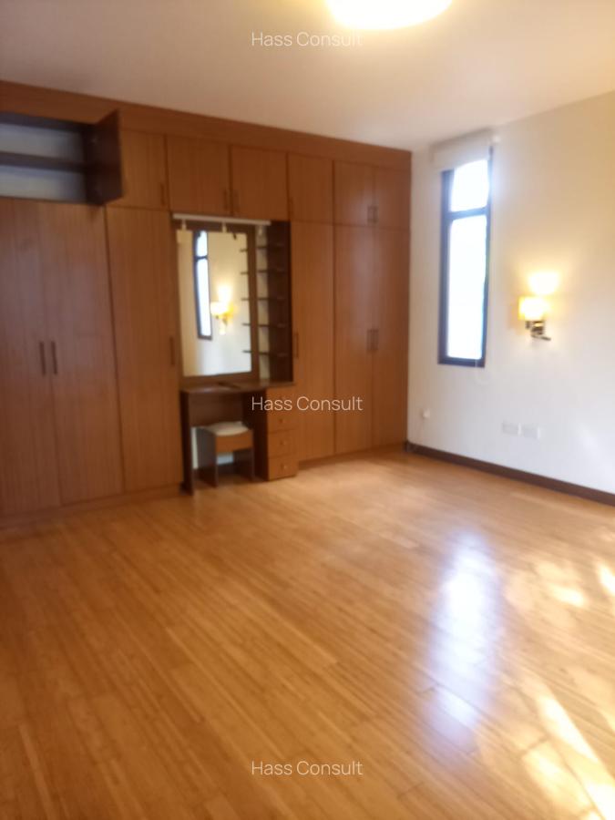 3 Bed Apartment with En Suite at Riverside Drive - 5