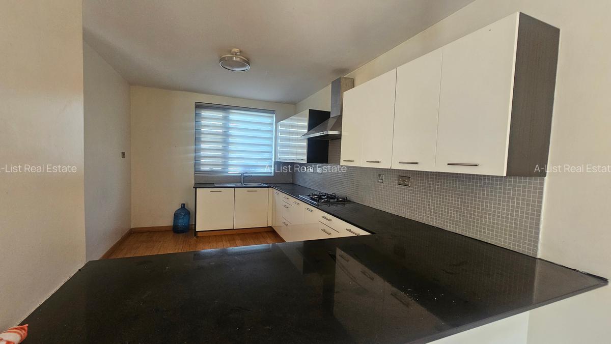 4 Bed Townhouse with En Suite at Garden City - 14