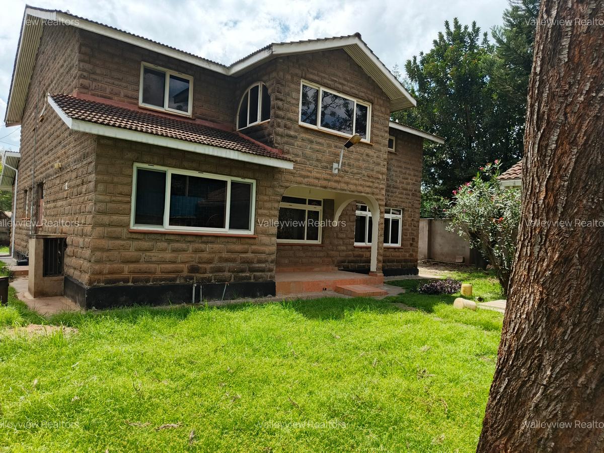 4 Bed Townhouse with En Suite at Lavington - 1
