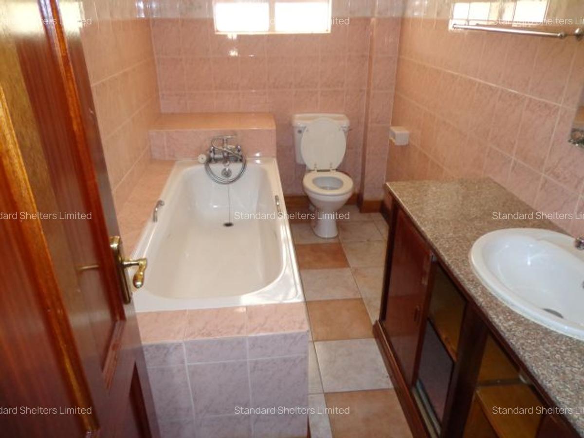6 Bed House with En Suite in Nyari - 14