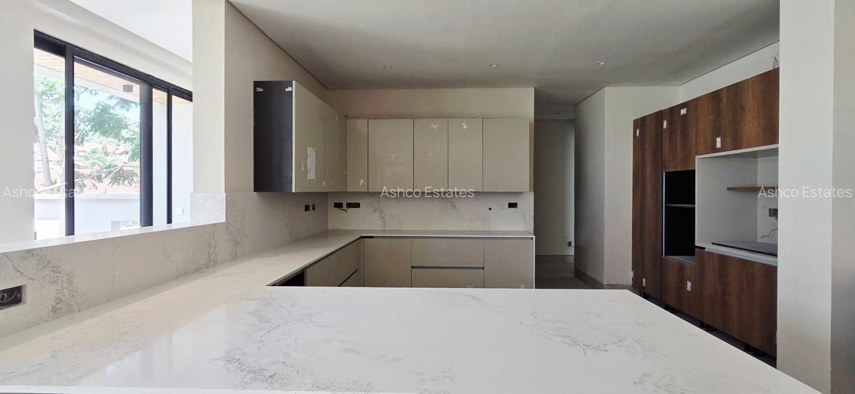 5 Bed Villa with En Suite at Granville Grove - 4