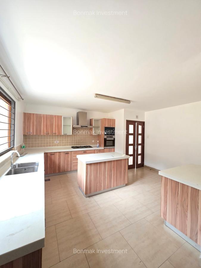 5 Bed Townhouse with En Suite at Lavington Green - 4