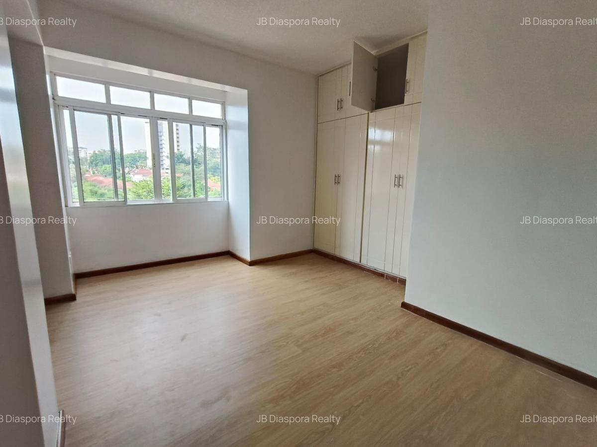 3 Bed Apartment with En Suite in Brookside - 3