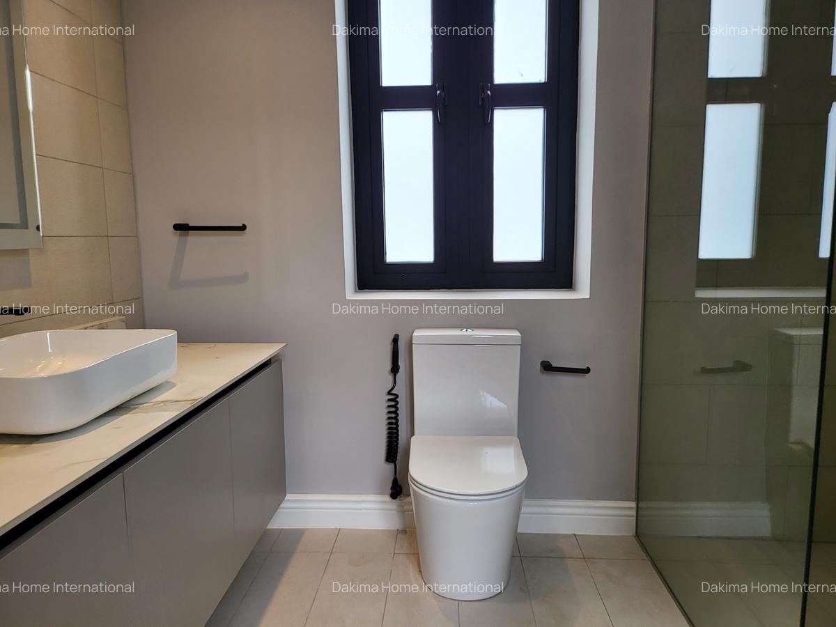 4 Bed Townhouse with En Suite in Runda - 12