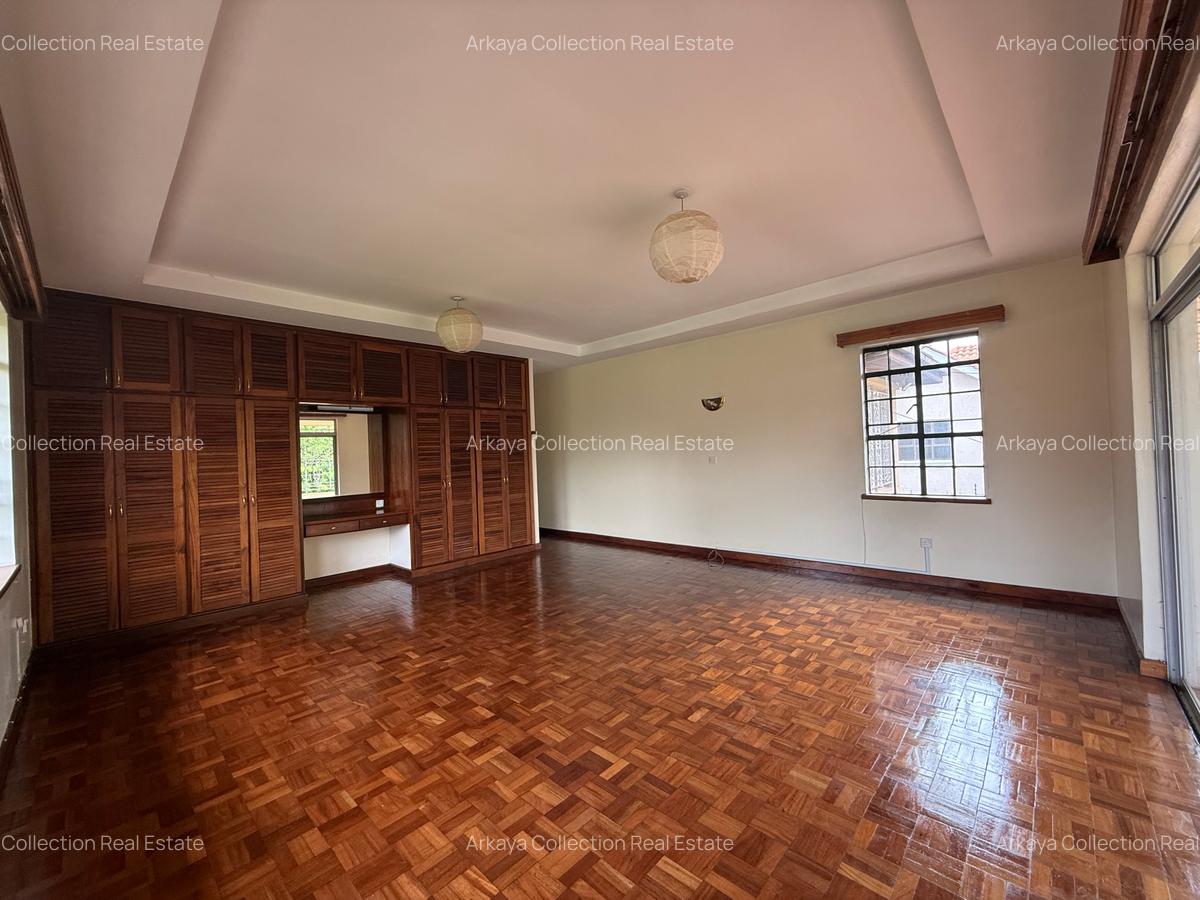 5 Bed House with En Suite in Runda - 12
