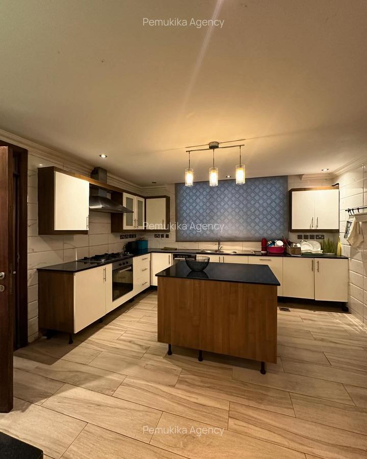 5 Bed Townhouse with En Suite in Lavington - 2
