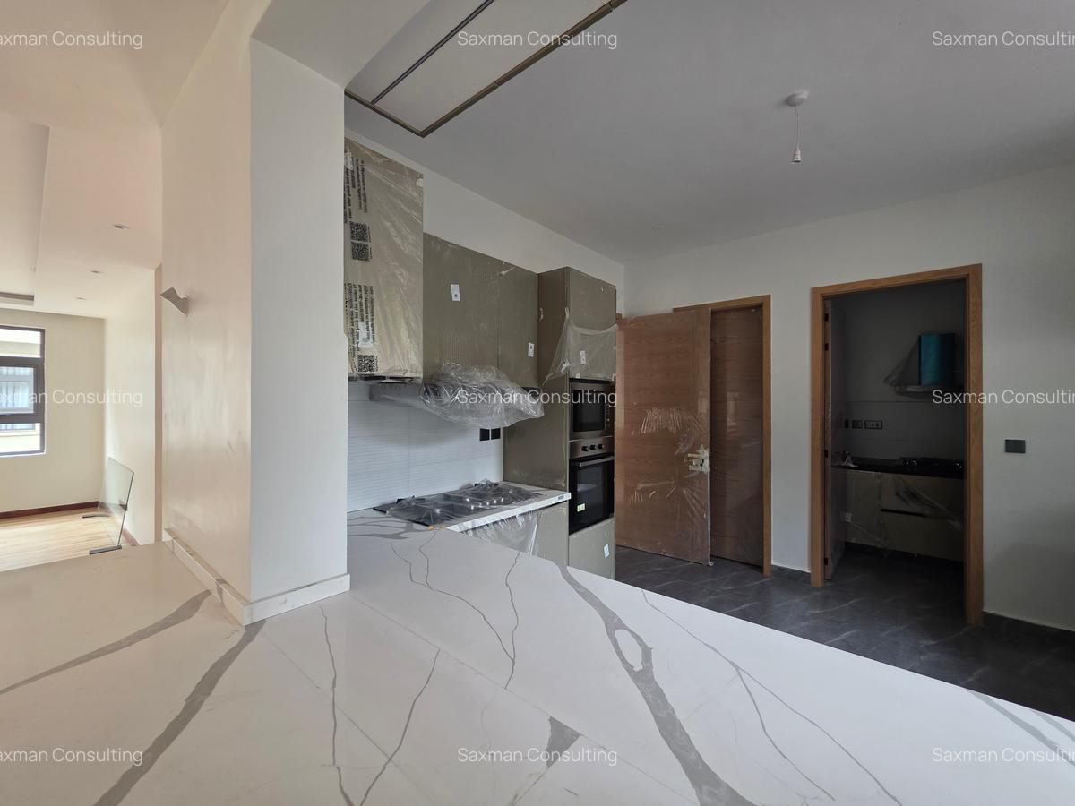 6 Bed Townhouse with En Suite in Lavington - 14