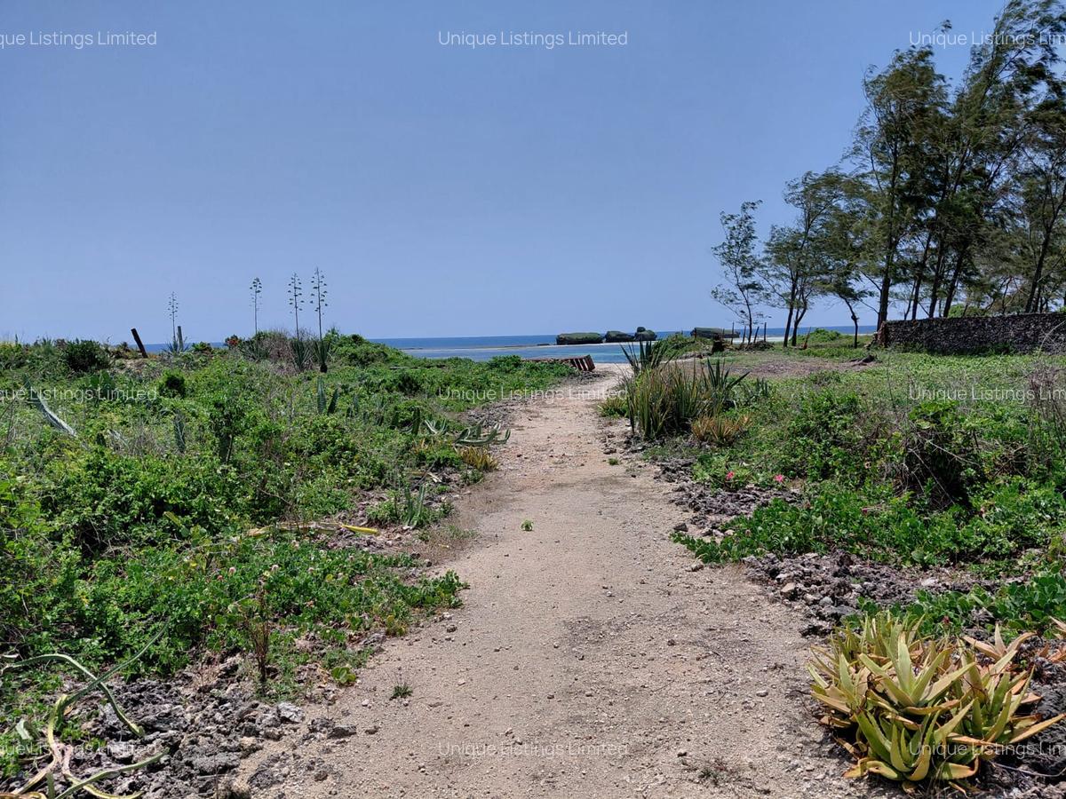 4 Bed House with En Suite in Watamu - 1