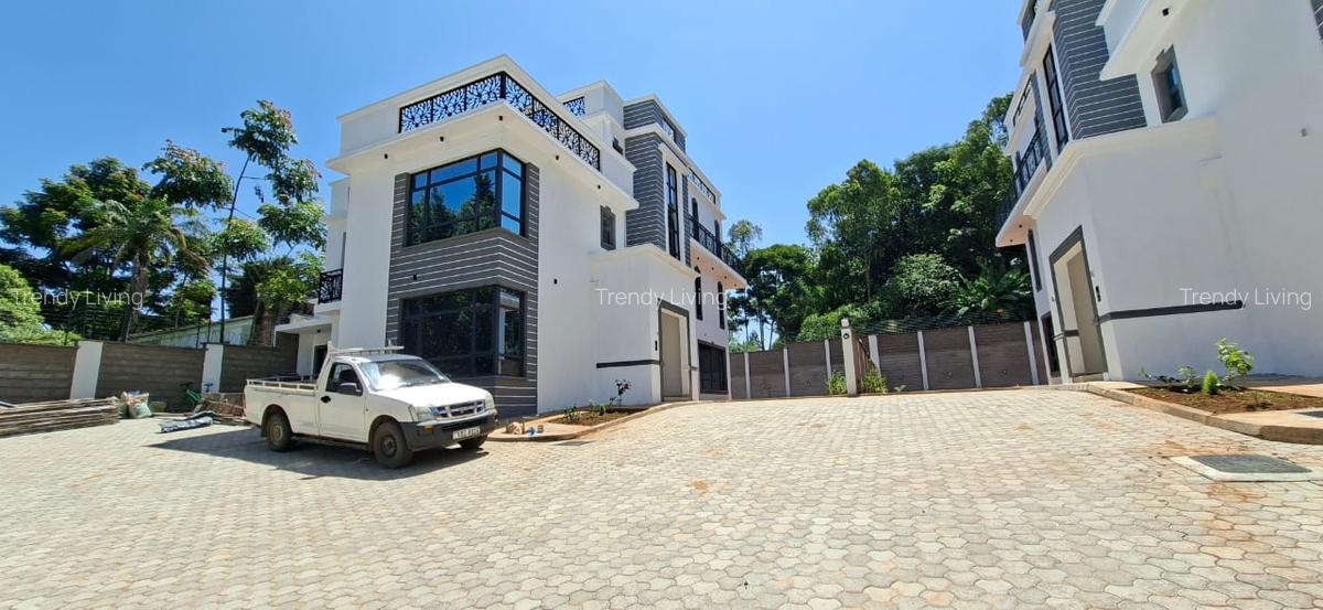 5 Bed Townhouse with En Suite in Lavington - 2