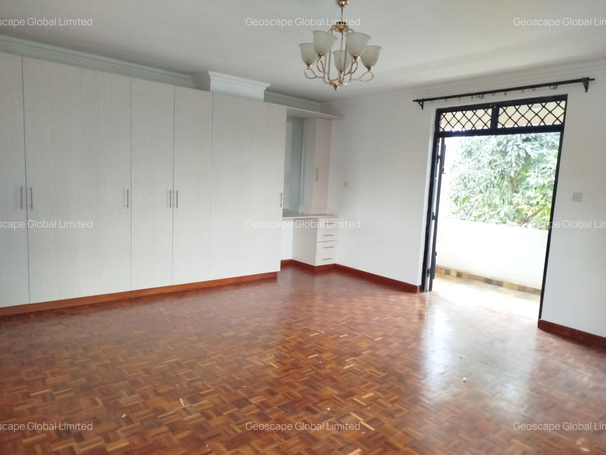 5 Bed House with En Suite in Runda - 3