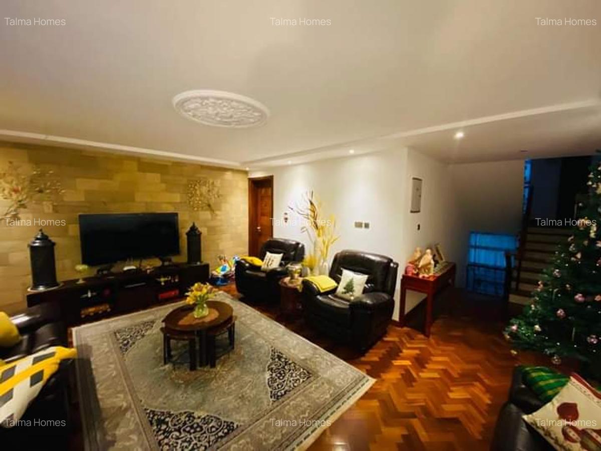 5 Bed Townhouse with En Suite at Lavington - 6