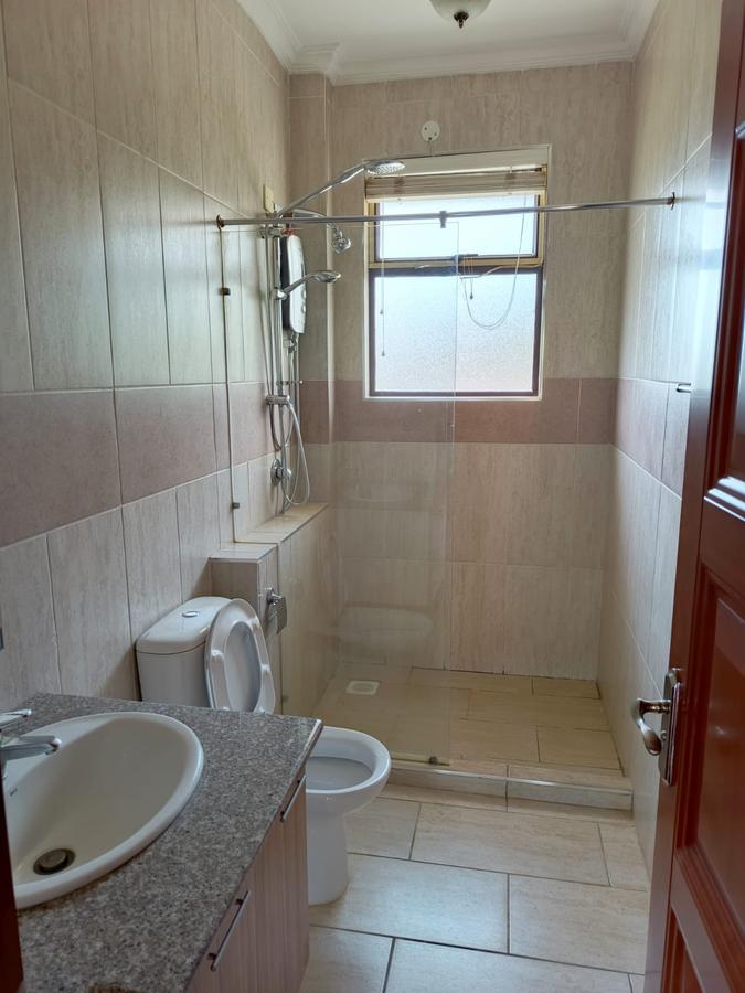 4 Bed House with En Suite in Ridgeways - 14