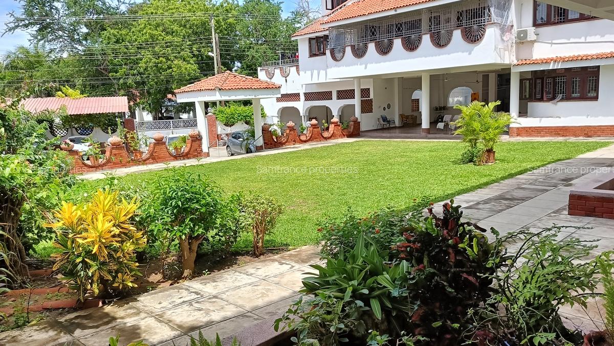 4 Bed Townhouse with En Suite at Greenwood Drive - 12