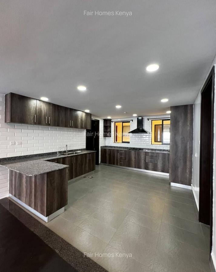 4 Bed Apartment with En Suite at Valley Arcade - 5