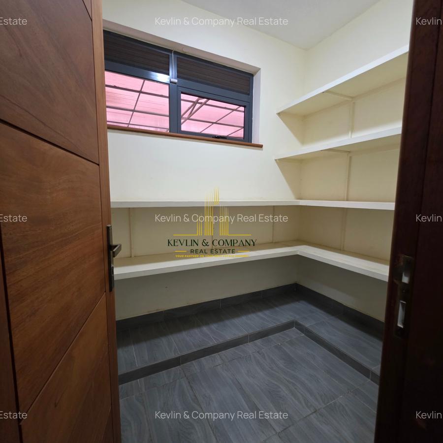 7 Bed Villa with En Suite in Nyari - 3